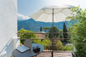 P Terrace - Lake View by Rent All Como